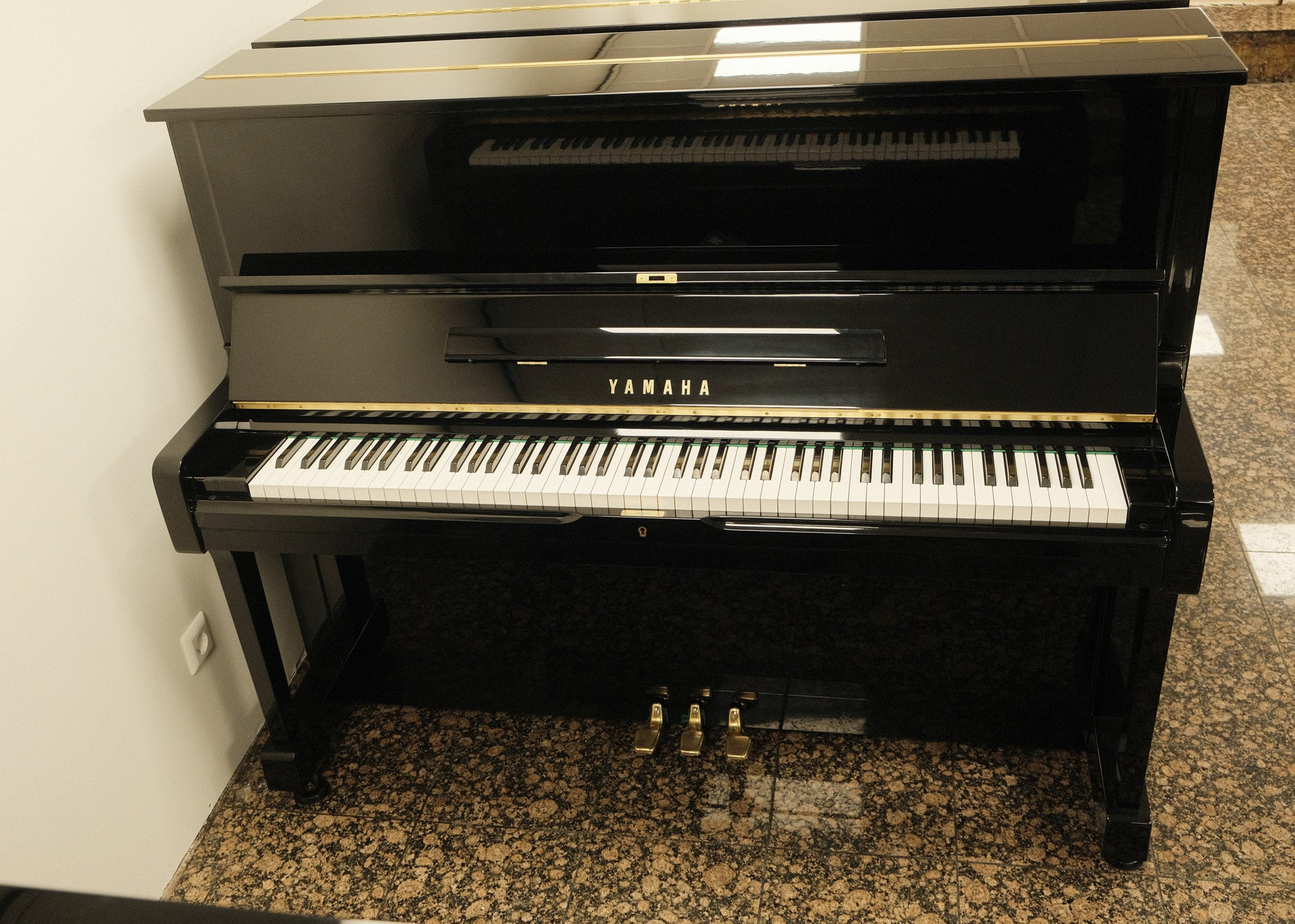 Yamaha U1H Piano